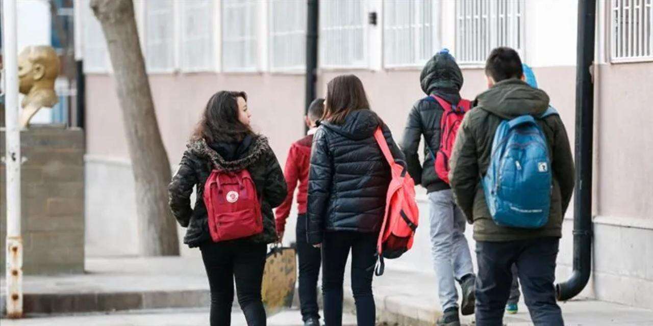 Cocugu Okula Giden Ailelere 12 Ay Boyunca Destek Odemesi Basvuru Sartlari Merak Ediliyor