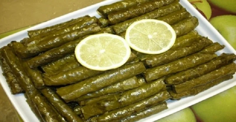 zeytinyağlı yaprak sarması nasıl yapılır